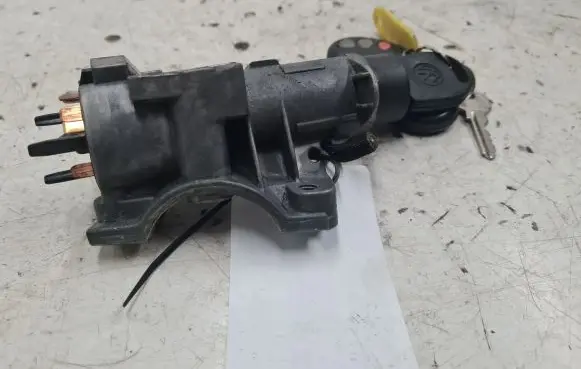 Volkswagen PASSAT B5 Ignition lock 4B0905851
