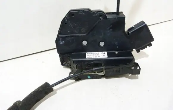 Renault Latitude (L70) Rear door lock 825020014