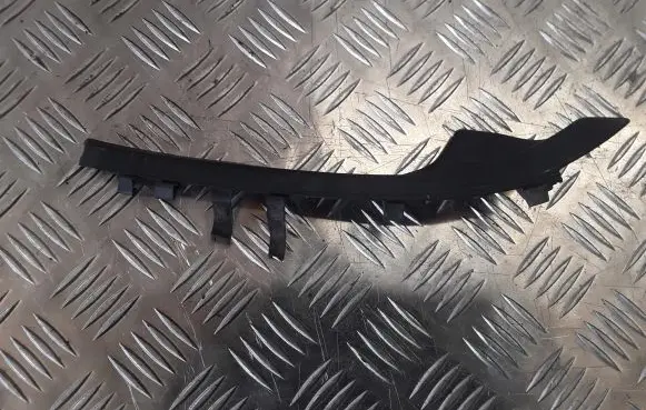 Nissan Note (E12) Windshield trim