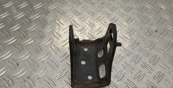 Gearbox mounting bracket