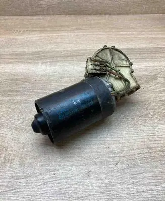 Volkswagen Golf III Wiper motor 191955113 0390246135