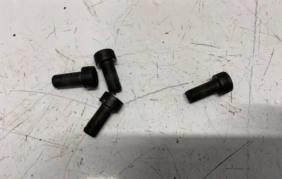 Volkswagen PASSAT B5.5 Nuts/bolts 