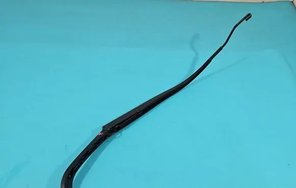 Front wiper blade arm