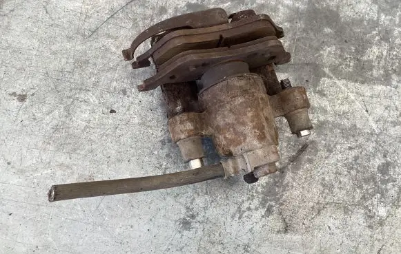 Chrysler Grand Voyager IV Front brake caliper