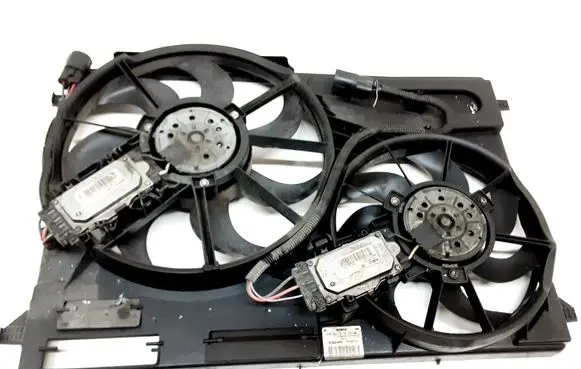 Volvo V70 Radiator cooling fan shroud 30792163
