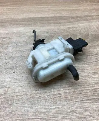 Volkswagen PASSAT B4 Central locking motor 3A0862153 WITHPLUG