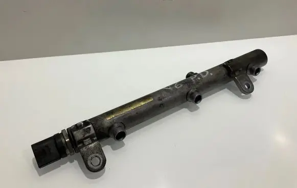Mercedes-Benz CLS C219 Fuel main line pipe A6420702695 0713700081
