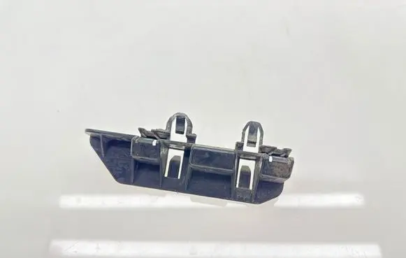 BMW 1 F40 Front bumper mounting bracket 51777461384 8118322