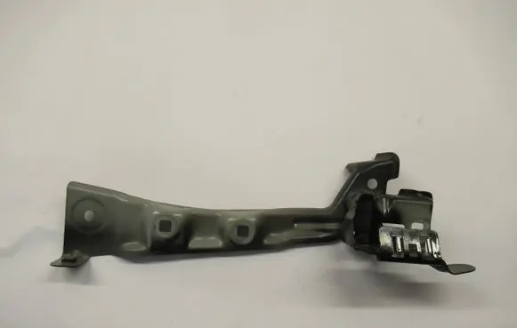 BMW 1 F40 Fender mounting bracket 7450378 219F2