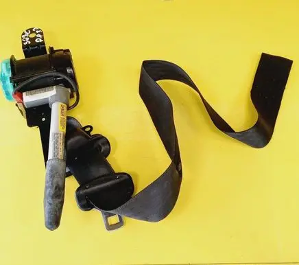Mazda 323 Front seatbelt