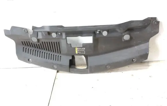 Engine bonnet/hood lock trim molding