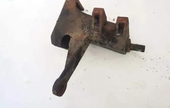 Volvo S70 V70 V70 XC Engine mounting bracket 074115369