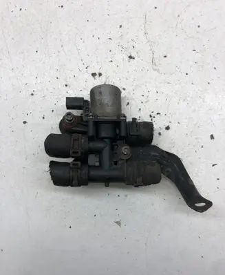 Audi A4 S4 B7 8E 8H Coolant heater control valve 