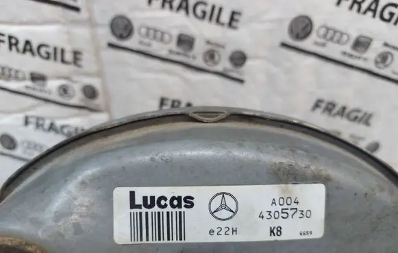Mercedes-Benz CLK A208 C208 Brake booster 4305730 A004