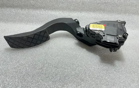 Audi A4 S4 B6 8E 8H Accelerator throttle pedal 8E1723523C
