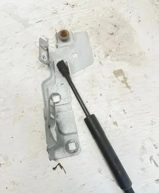 Renault Zoe Fender mounting bracket 654833942R