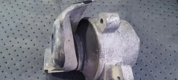 Ford Mondeo Mk III Engine mount bracket 1S716037BA