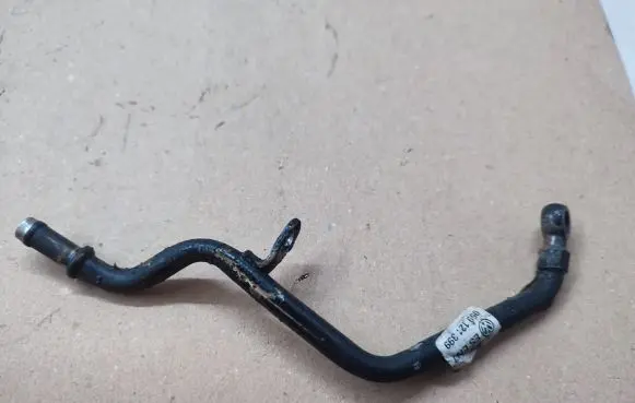 Volkswagen Touareg I Engine coolant pipe/hose 059121399