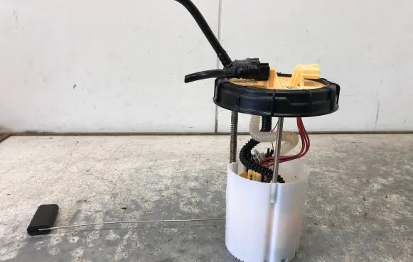 Renault Master III Mechanical fuel pump 172026697R