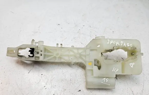 KIA Sportage Front door exterior handle/bracket 