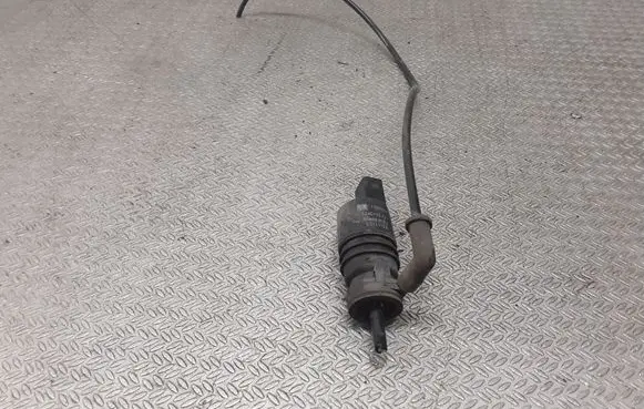 Chevrolet Volt I Windscreen/windshield washer pump 13250356