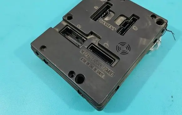 Renault Megane I Central body control module 7703297929 IMPRK1562606