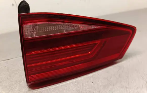 Tailgate rear/tail lights