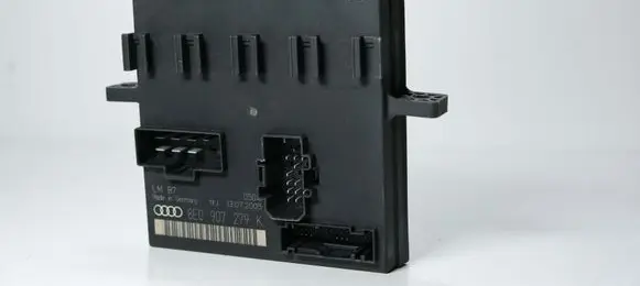 Audi A4 S4 B7 8E 8H Comfort/convenience module 8E0907279K