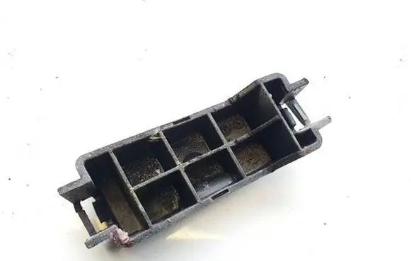 Front bumper mounting bracket