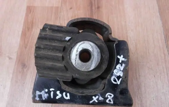 Toyota Avensis T270 Engine mount bracket 123610T080