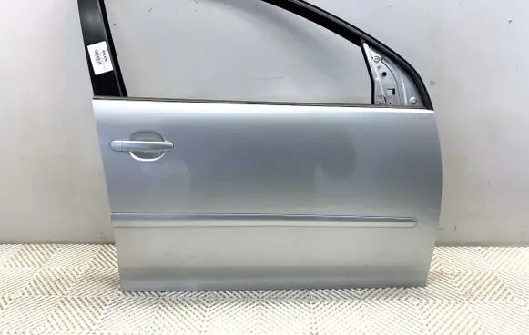 Volkswagen Golf V Front door LA7W