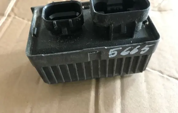 Opel Insignia A Glow plug pre-heat relay 55574293