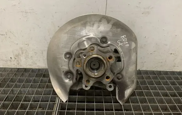 BMW 3 G20 G21 Rear wheel hub 6879533