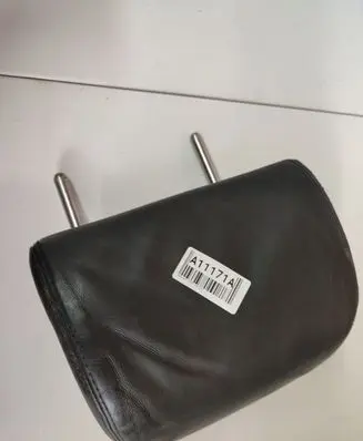 Volkswagen PASSAT B6 Front seat headrest 