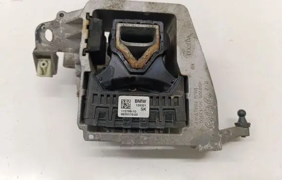 BMW 2 F44 Engine mount bracket 8835570