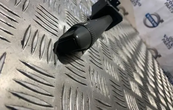 Volvo V70 Wiper control stalk 9452391