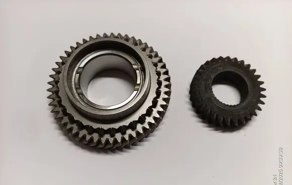 Volkswagen Multivan T5 Fifth/5th gear pinion 02Z311361 02Z311158