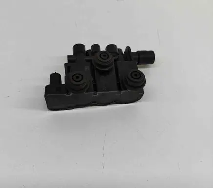 Land Rover Range Rover Sport L461 Air suspension control unit module (rear) M8E25B710AB