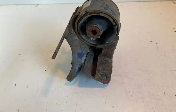 Toyota Corolla E110 Engine mount bracket