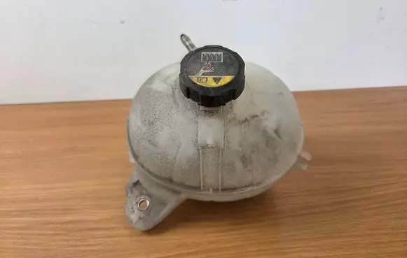 KIA Sportage Coolant expansion tank/reservoir 25430D3500