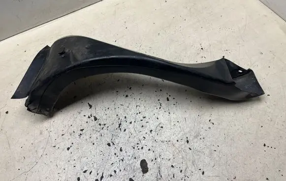 BMW 3 E46 Air intake duct part 13322247413