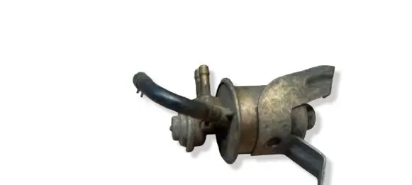 Ford Sierra Fuel pressure regulator 72118200