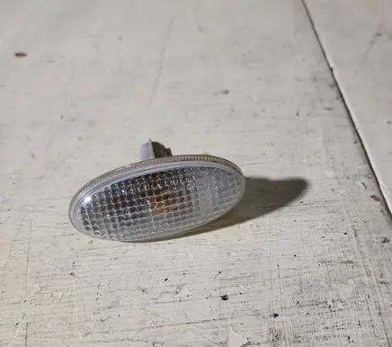 Front fender indicator light