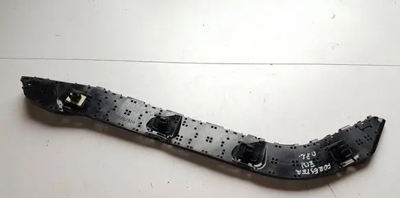 Rear bumper mounting bracket