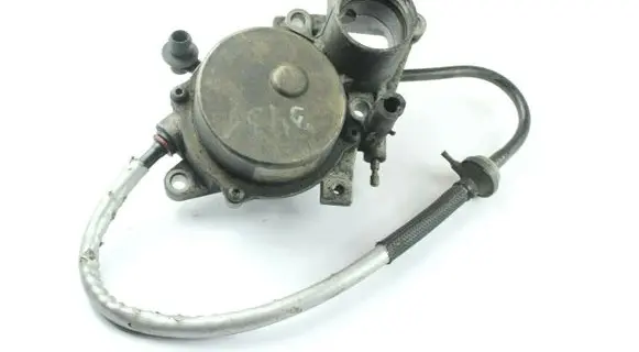 Ford Mondeo Mk III Vacuum pump XS702A451BH
