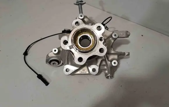 Rear wheel hub