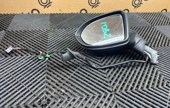 Volkswagen PASSAT B8 Front door electric wing mirror 0414150 0416320