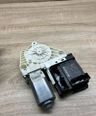 Volkswagen Golf V Front door window regulator motor 1K0959792N 1K0959702AC RIGHTSIDE