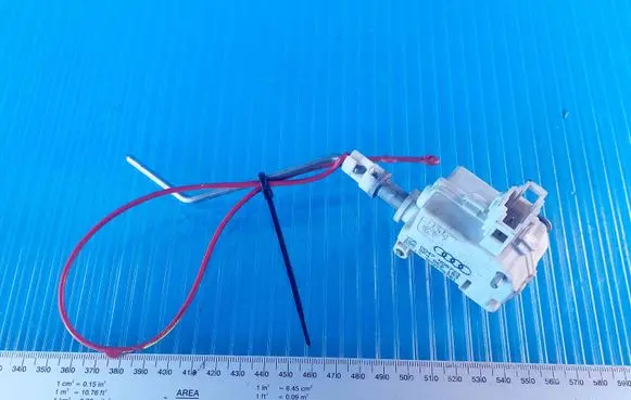 Fuel tank cap lock motor