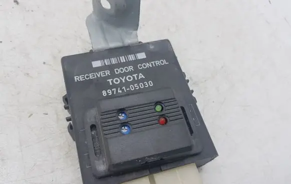Toyota Avensis T220 Door control unit/module 8974105030